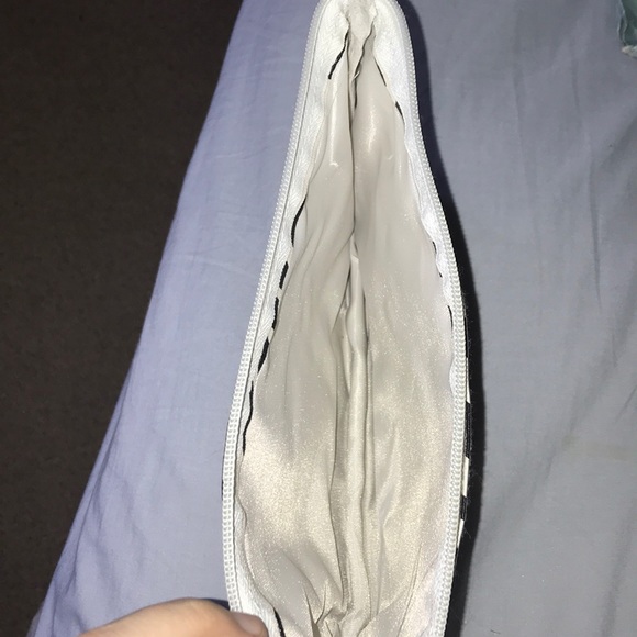 Zebra print cosmetics bag - Picture 2 of 4